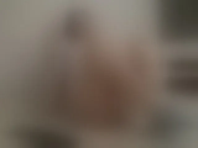 Live sex webcam photo for SophieeRain #292968465