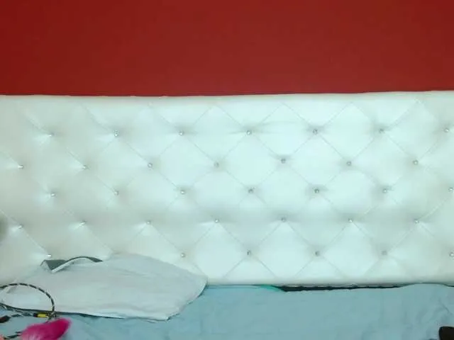 Live sex webcam photo for SophiiaGrey #275586319