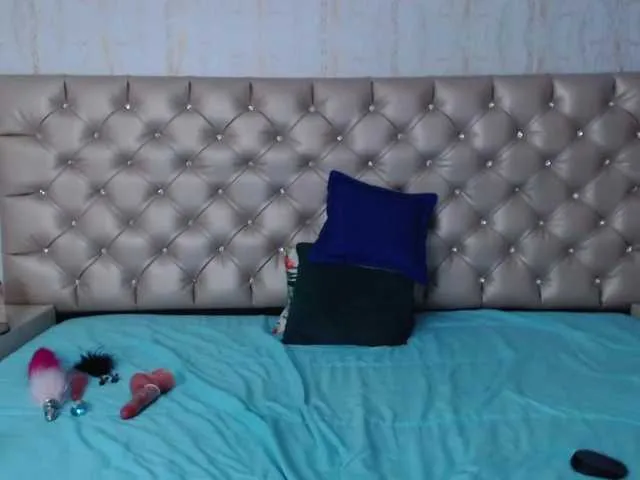 Live sex webcam photo for SophiiaGrey #275702915