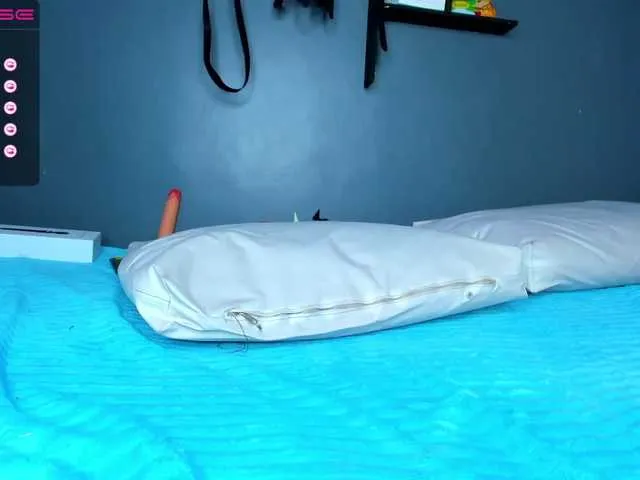 Live sex webcam photo for SophiieGreen #274894840