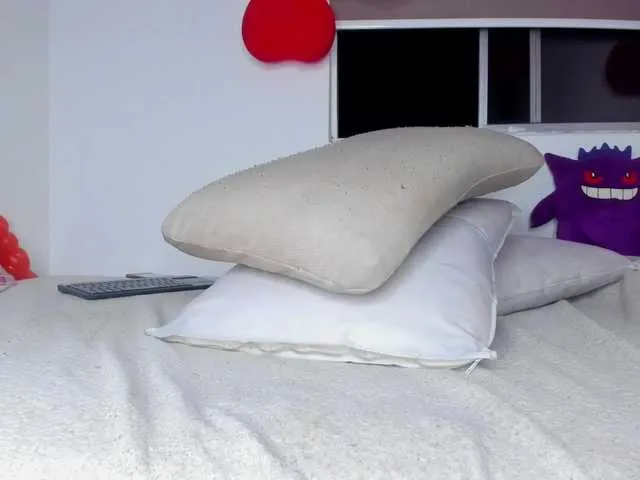 Live sex webcam photo for SophiieGreen #275559980