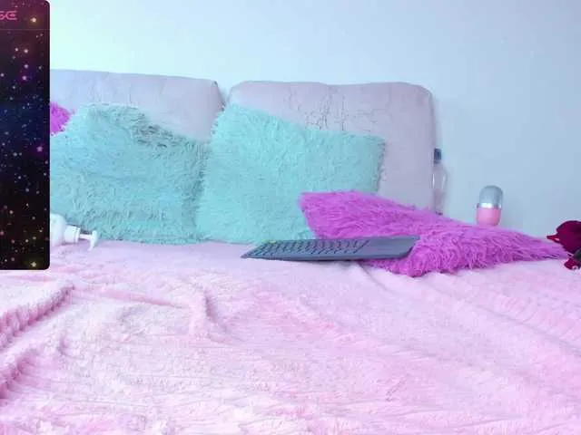 Live sex webcam photo for SophiieGreen #277407015