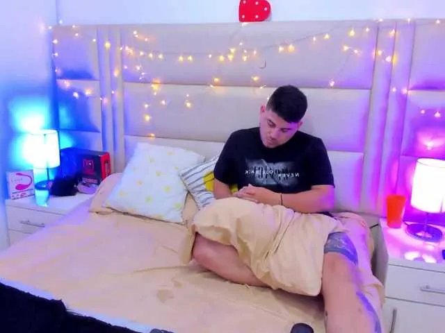 Live sex webcam photo for SopiaRyan #273043274