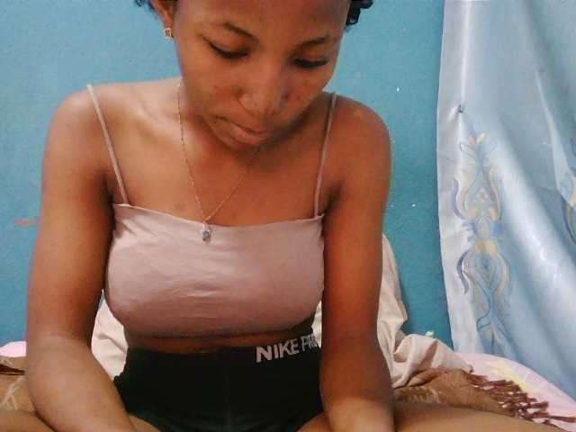Live sex webcam photo for Sorayah1 #294175583