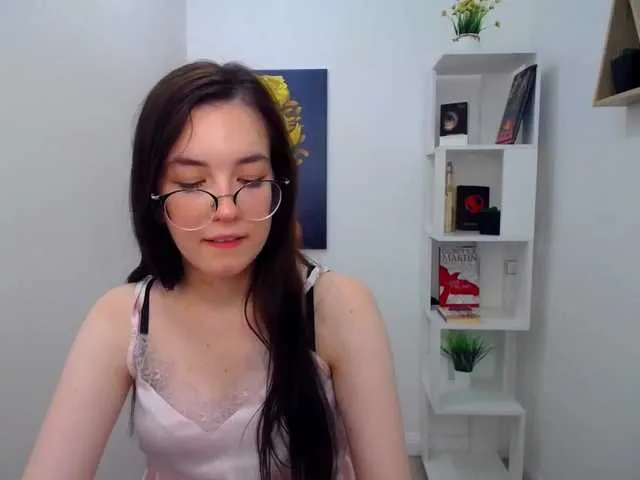 Live sex webcam photo for SparklyGlance #275426516