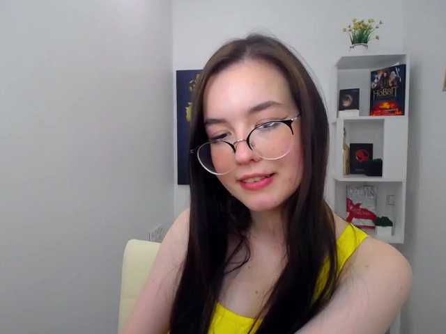 Live sex webcam photo for SparklyGlance #275545345