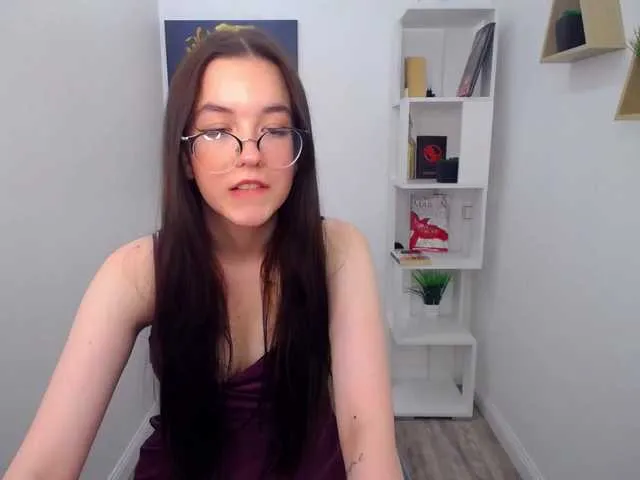 Live sex webcam photo for SparklyGlance #275584389