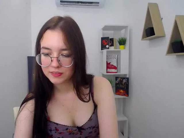 Live sex webcam photo for SparklyGlance #276125876