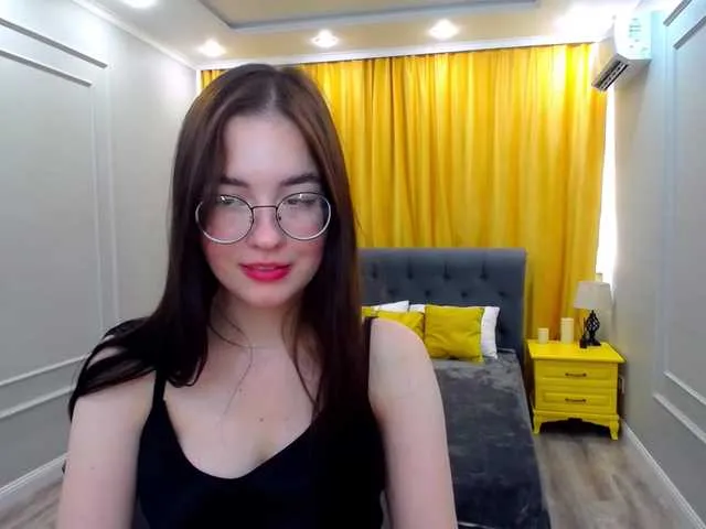 Live sex webcam photo for SparklyGlance #276160182