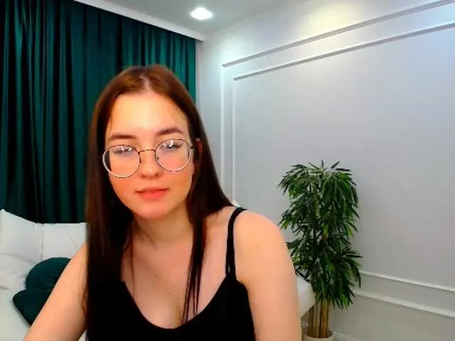 Live sex webcam photo for SparklyGlance #276173262