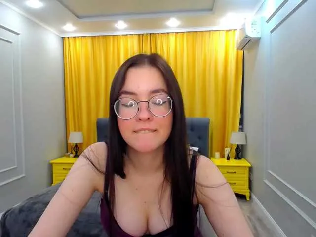 Live sex webcam photo for SparklyGlance #276207821