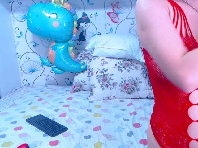 Live sex webcam photo for SpicyBrunnete #271731283