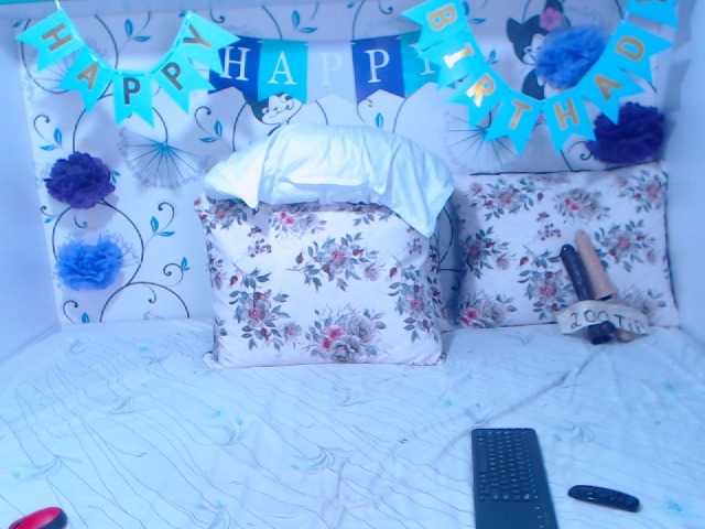 Live sex webcam photo for SpicyBrunnete #271870727