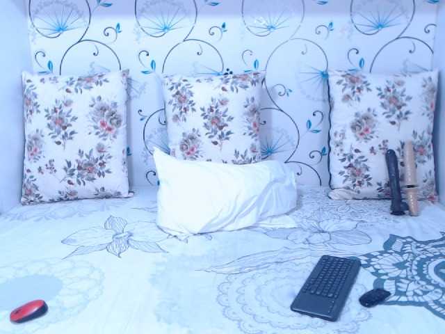 Live sex webcam photo for SpicyBrunnete #276218489