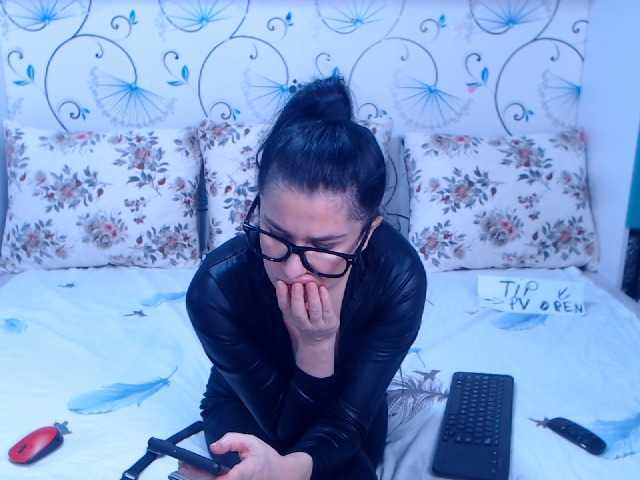 Live sex webcam photo for SpicyBrunnete #277378748