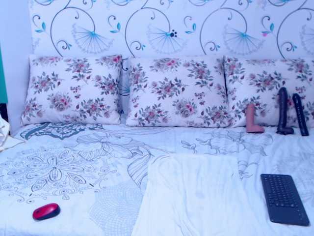 Live sex webcam photo for SpicyBrunnete #290278537