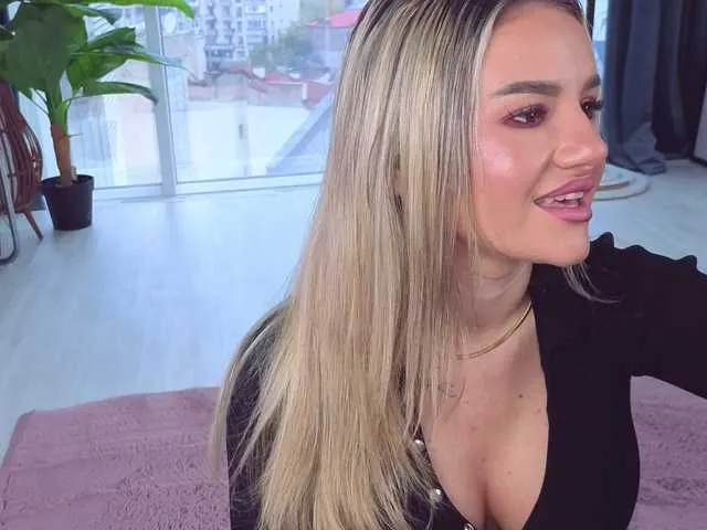 Live sex webcam photo for SpoilM3Mor3 #292155219