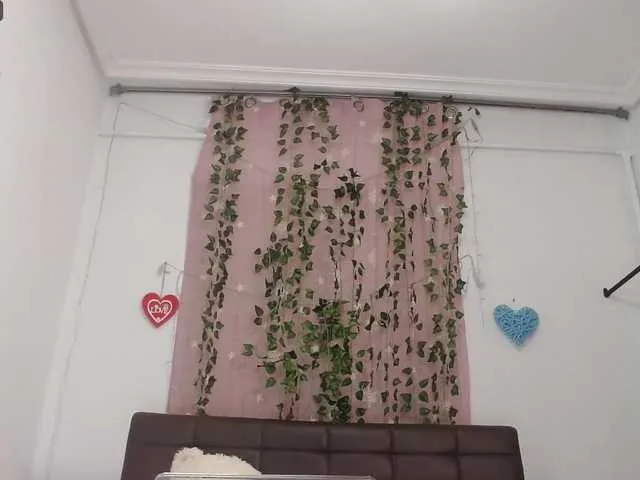 Live sex webcam photo for Squirt-squitr- #290540677