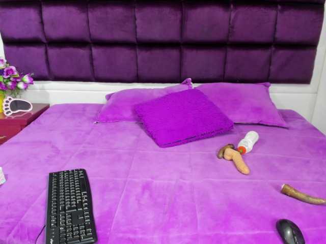 Live sex webcam photo for SquirtDirty #276042872