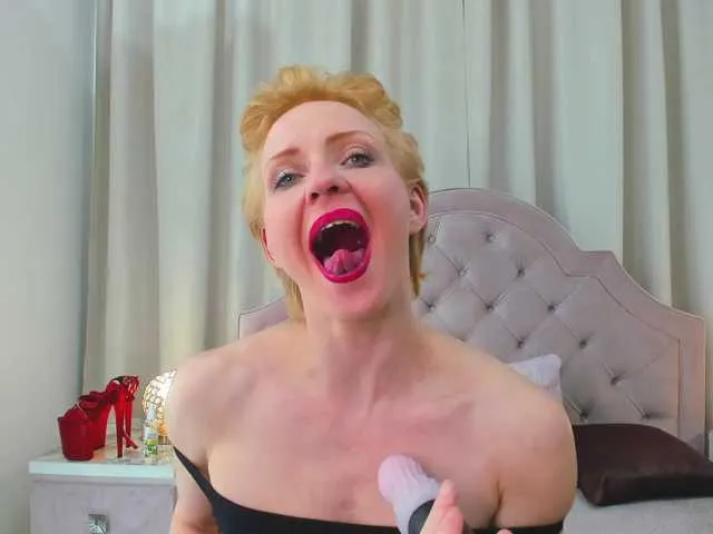 Live sex webcam photo for SquirtyAlisa #290152070