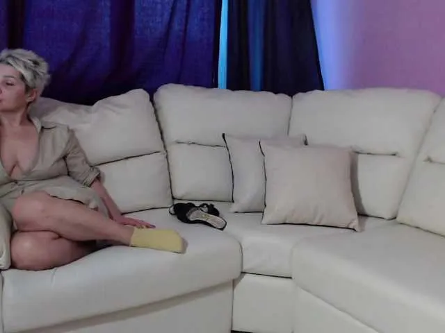 Live sex webcam photo for SquirtyMOMMY #276997669