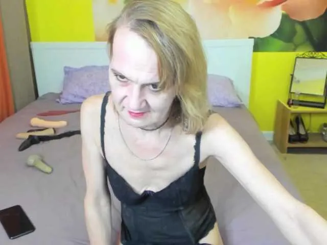 Live sex webcam photo for SqurtyLally69 #271993067