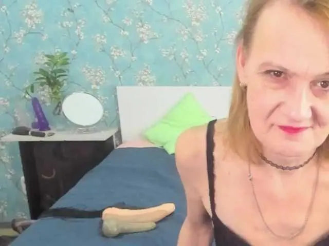 Live sex webcam photo for SqurtyLally69 #272156770