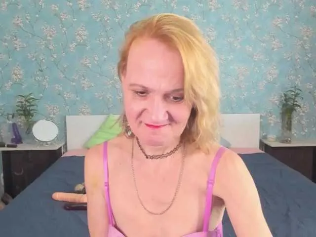 Live sex webcam photo for SqurtyLally69 #272216044