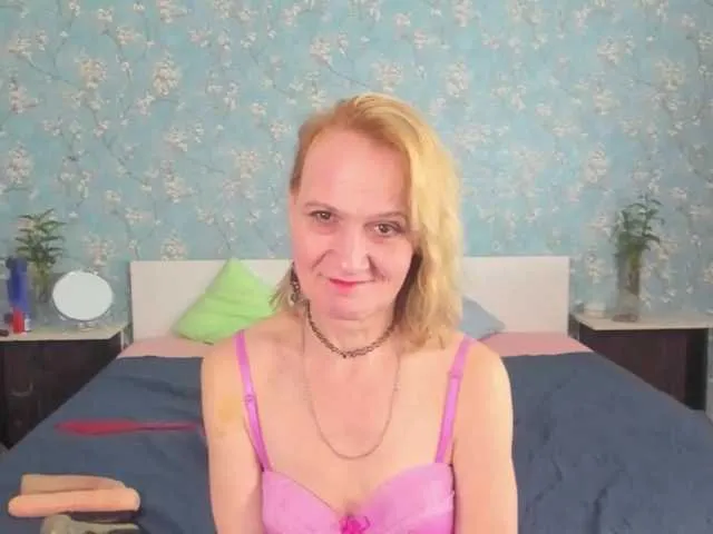 Live sex webcam photo for SqurtyLally69 #272218660