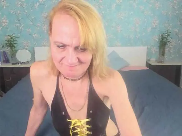 Live sex webcam photo for SqurtyLally69 #272269532
