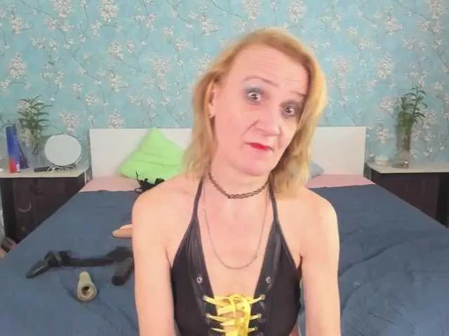 Live sex webcam photo for SqurtyLally69 #272277159
