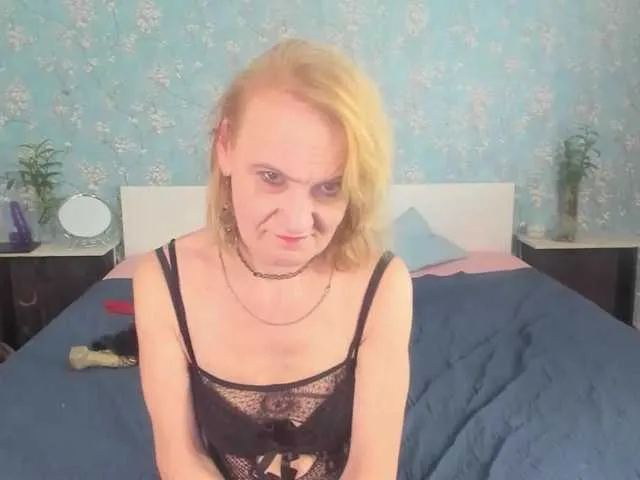 Live sex webcam photo for SqurtyLally69 #272303917