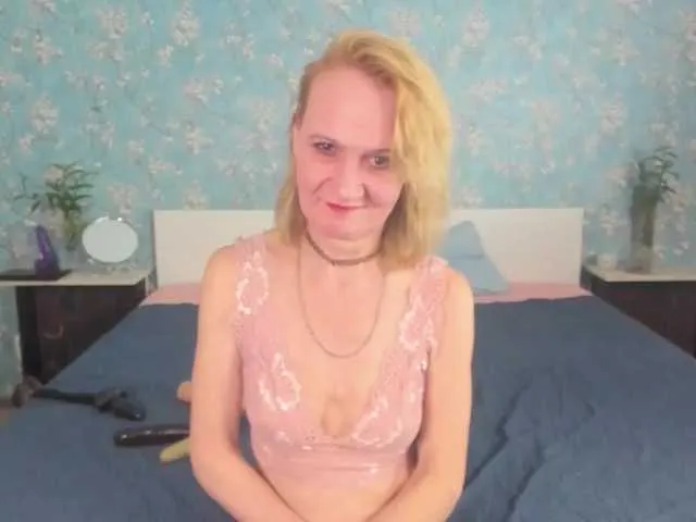 Live sex webcam photo for SqurtyLally69 #272332336