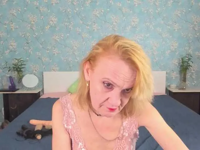 Live sex webcam photo for SqurtyLally69 #272340204