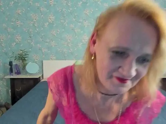 Live sex webcam photo for SqurtyLally69 #272365010