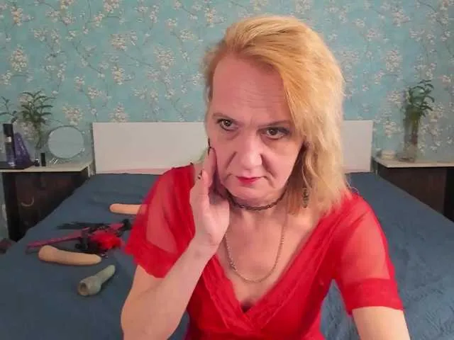 Live sex webcam photo for SqurtyLally69 #272404122