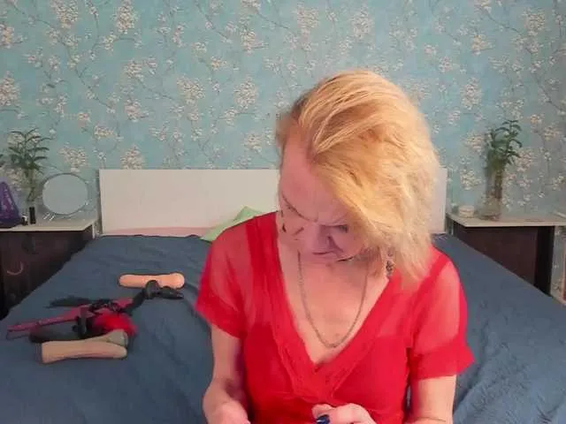 Live sex webcam photo for SqurtyLally69 #272406743