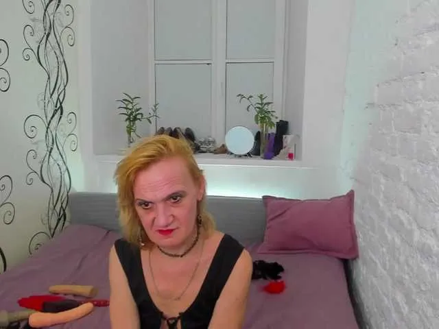 Live sex webcam photo for SqurtyLally69 #272430267
