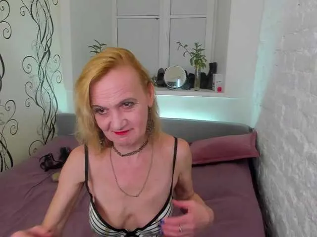 Live sex webcam photo for SqurtyLally69 #272506029