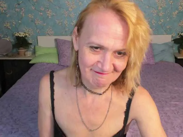 Live sex webcam photo for SqurtyLally69 #272573083