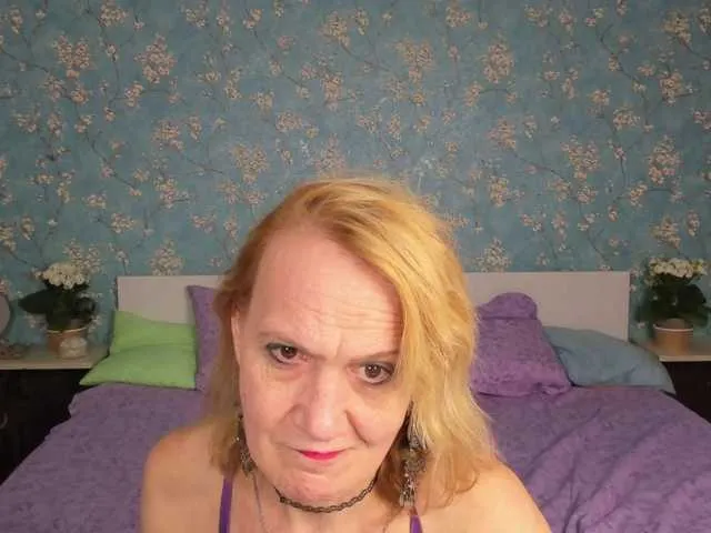 Live sex webcam photo for SqurtyLally69 #272628351