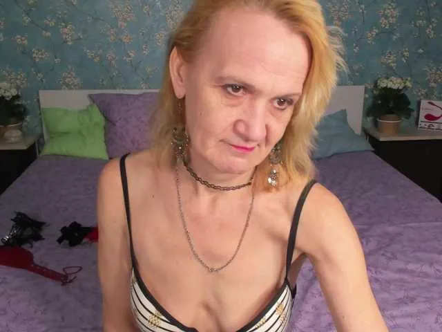 Live sex webcam photo for SqurtyLally69 #272658435