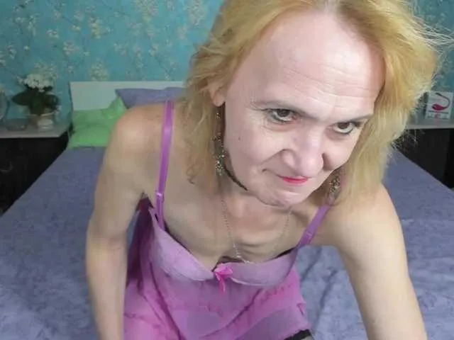Live sex webcam photo for SqurtyLally69 #272703765