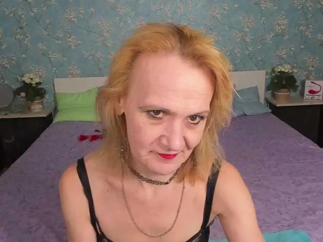 Live sex webcam photo for SqurtyLally69 #272738444