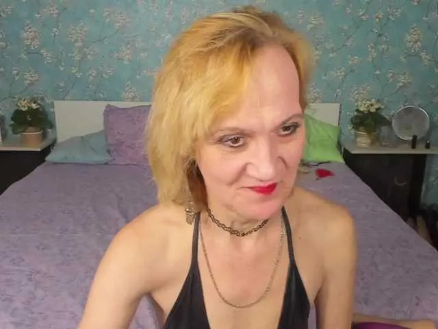Live sex webcam photo for SqurtyLally69 #272854726