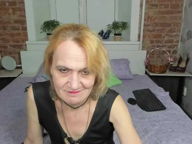 Live sex webcam photo for SqurtyLally69 #272908946