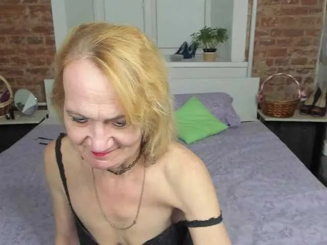Live sex webcam photo for SqurtyLally69 #272932537