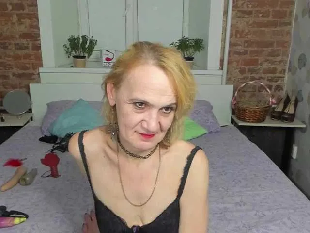 Live sex webcam photo for SqurtyLally69 #272936162