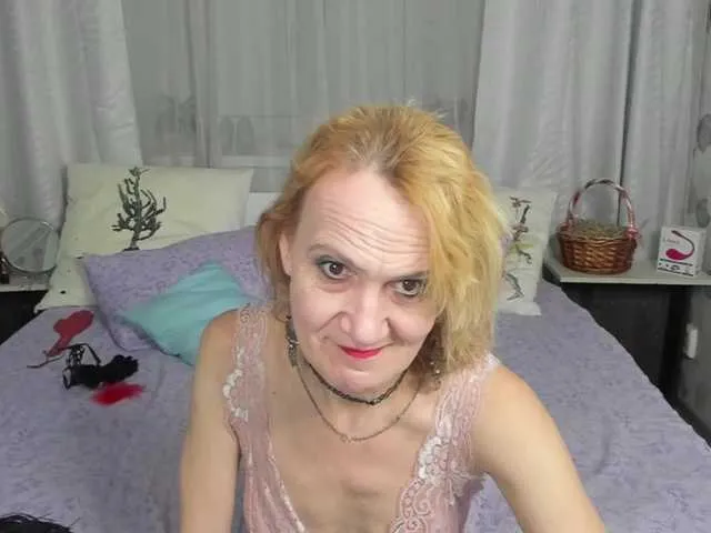 Live sex webcam photo for SqurtyLally69 #272984897