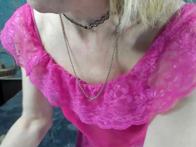 Live sex webcam photo for SqurtyLally69 #273103216